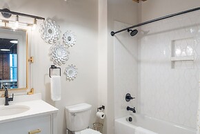 Contemporary Nashville at The 1865