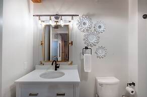 Contemporary Nashville at The 1865