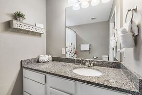 Ozark Overlook - Private Patio & Minutes to Attractions