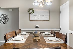 Ozark Overlook - Private Patio & Minutes to Attractions