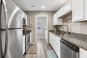 Ozark Overlook - Private Patio & Minutes to Attractions