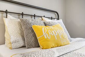 Ozark Overlook - Private Patio & Minutes to Attractions