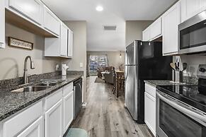 Ozark Overlook - Private Patio & Minutes to Attractions