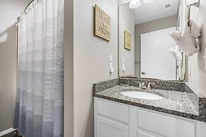 Ozark Overlook - Private Patio & Minutes to Attractions