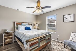 Ozark Overlook - Private Patio & Minutes to Attractions