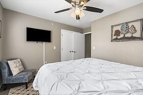 Ozark Overlook - Private Patio & Minutes to Attractions