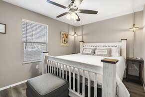 Ozark Overlook - Private Patio & Minutes to Attractions