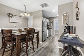 Ozark Overlook - Private Patio & Minutes to Attractions