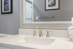 Pool View on Avondale - Walk Out Patio