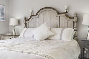 Pool View on Avondale - Walk Out Patio