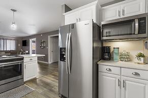 Pool View on Avondale - Walk Out Patio