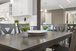 Pool View on Avondale - Walk Out Patio