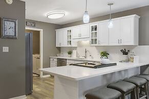 Pool View on Avondale - Walk Out Patio