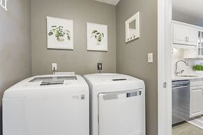 Pool View on Avondale - Walk Out Patio