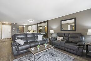 Pool View on Avondale - Walk Out Patio