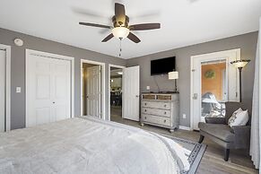 Pool View on Avondale - Walk Out Patio