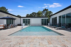 6BR Sleeps 15 Pool BBQ Firepit Games Stables More!