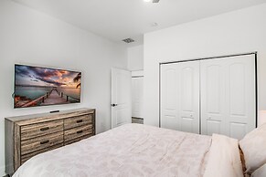 6BR Sleeps 15 Pool BBQ Firepit Games Stables More!