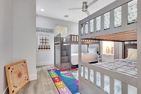 6BR Sleeps 15 Pool BBQ Firepit Games Stables More!