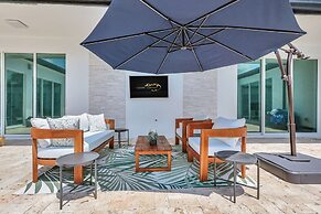 6BR Sleeps 15 Pool BBQ Firepit Games Stables More!