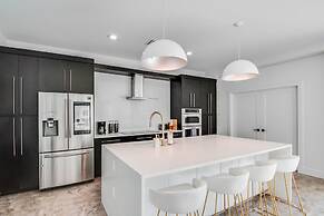 6BR Sleeps 15 Pool BBQ Firepit Games Stables More!