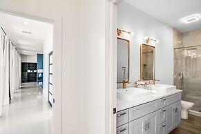 6BR Sleeps 15 Pool BBQ Firepit Games Stables More!