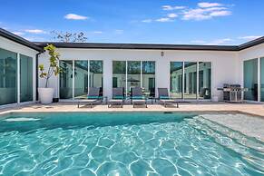 6BR Sleeps 15 Pool BBQ Firepit Games Stables More!