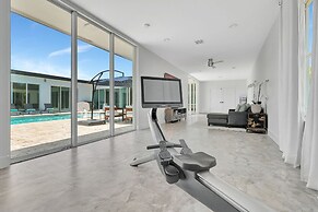 6BR Sleeps 15 Pool BBQ Firepit Games Stables More!