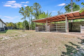 6BR Sleeps 15 Pool BBQ Firepit Games Stables More!