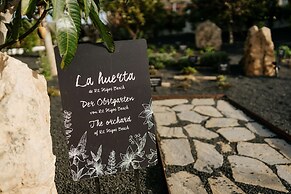 R2 Higos Beach Apartments