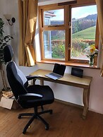 Tranquil 3-bed Cottage Near Lake Vyrnwy