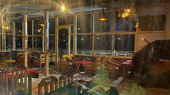 The Royals Apricot Garden