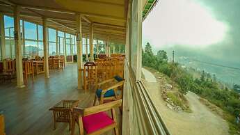 The Royals Apricot Garden