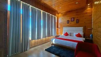 The Royals Apricot Garden