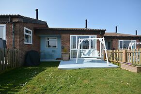 Beach Front 3 Bed Cottage and Hot Tub Kessingland