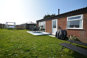 Beach Front 3 Bed Cottage and Hot Tub Kessingland