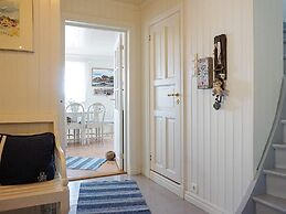 9 Person Holiday Home in Tanumshede-by Traum