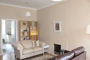 419 Luminous 2 Bedroom Apartment in the Heart of Edinburgh s Old Town