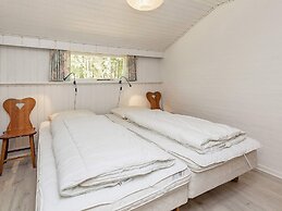 6 Person Holiday Home in Hojslev