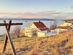 6 Person Holiday Home in Finnsnes-by Traum