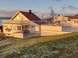 6 Person Holiday Home in Finnsnes-by Traum