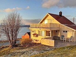 6 Person Holiday Home in Finnsnes-by Traum