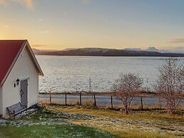 6 Person Holiday Home in Finnsnes-by Traum