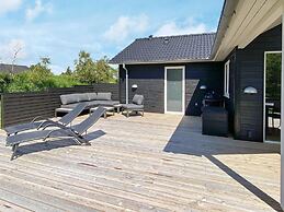 8 Person Holiday Home in Vaeggerlose