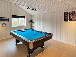 8 Person Holiday Home in Vaeggerlose