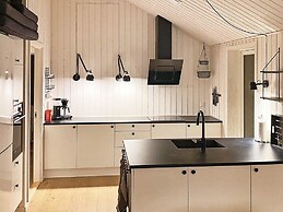 8 Person Holiday Home in Vaeggerlose