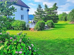 10 Person Holiday Home in Vallersund