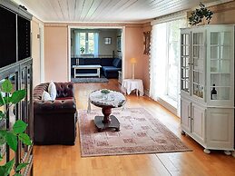10 Person Holiday Home in Vallersund