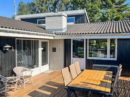 8 Person Holiday Home in Vaeggerlose