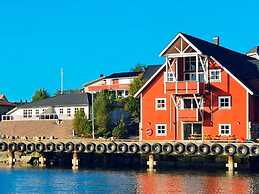 8 Person Holiday Home in Midsund